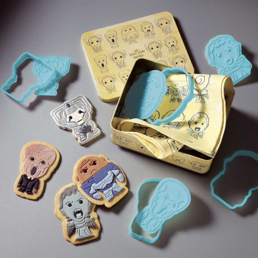 Eaglemoss Doctor Who Monsters Cookie Cutter Set with Tin & Tea Towel
