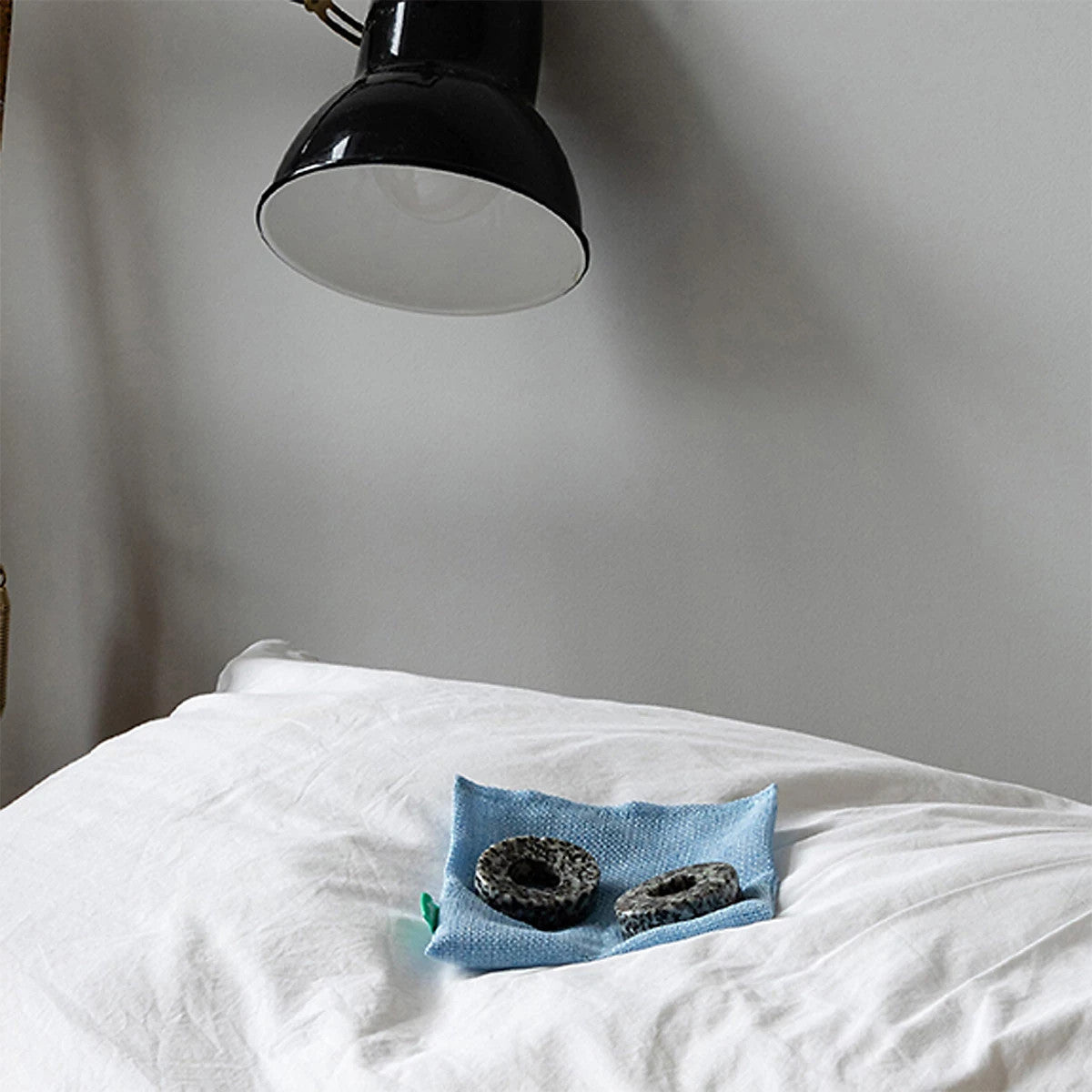 Suck UK Mello Bright Eyes Cooling Soapstone Eye Masks with Fabric Pouch Descrip