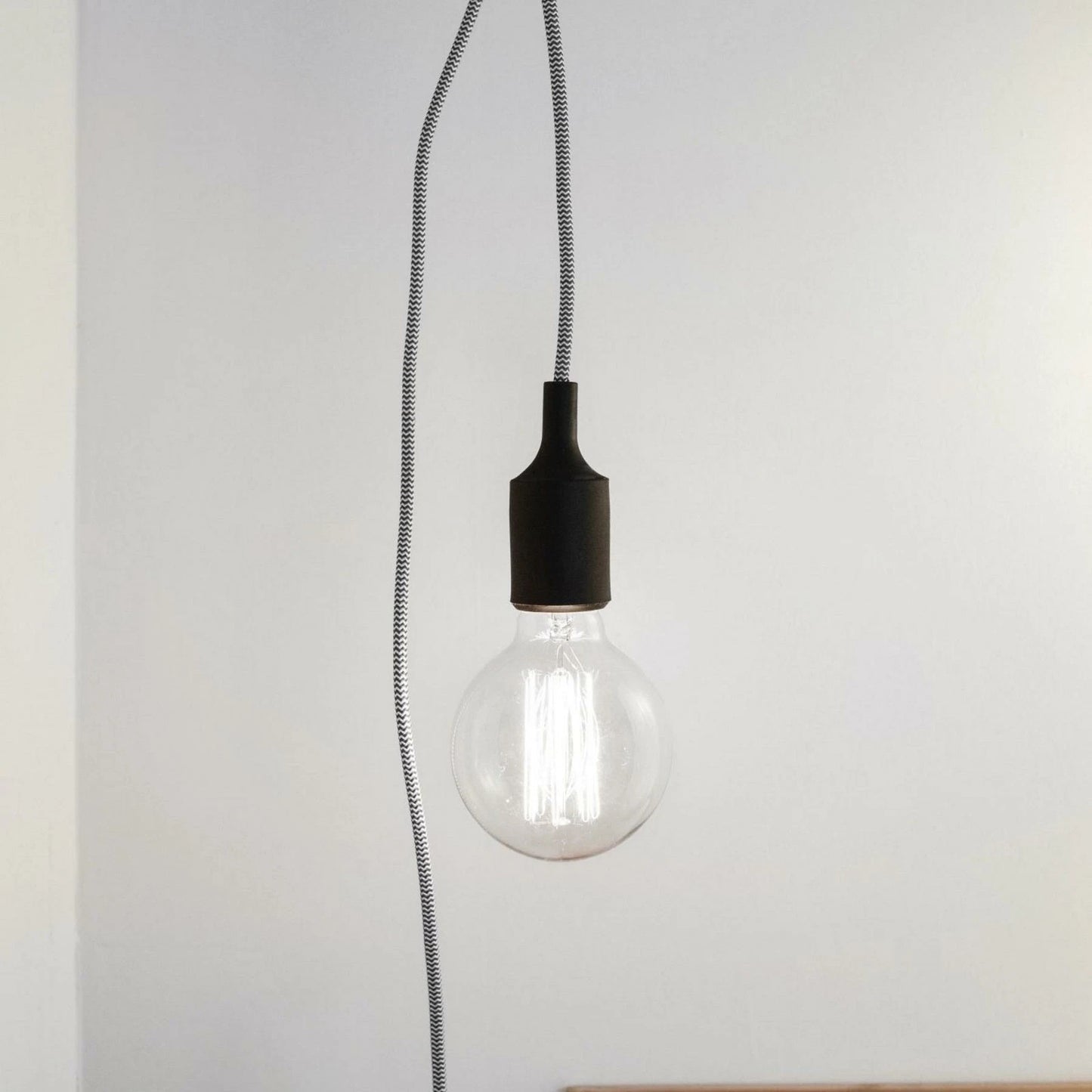 Kikkerland Pendant Cord Lamp 3.5m Plug In E27 Hanging Light Red White Cable