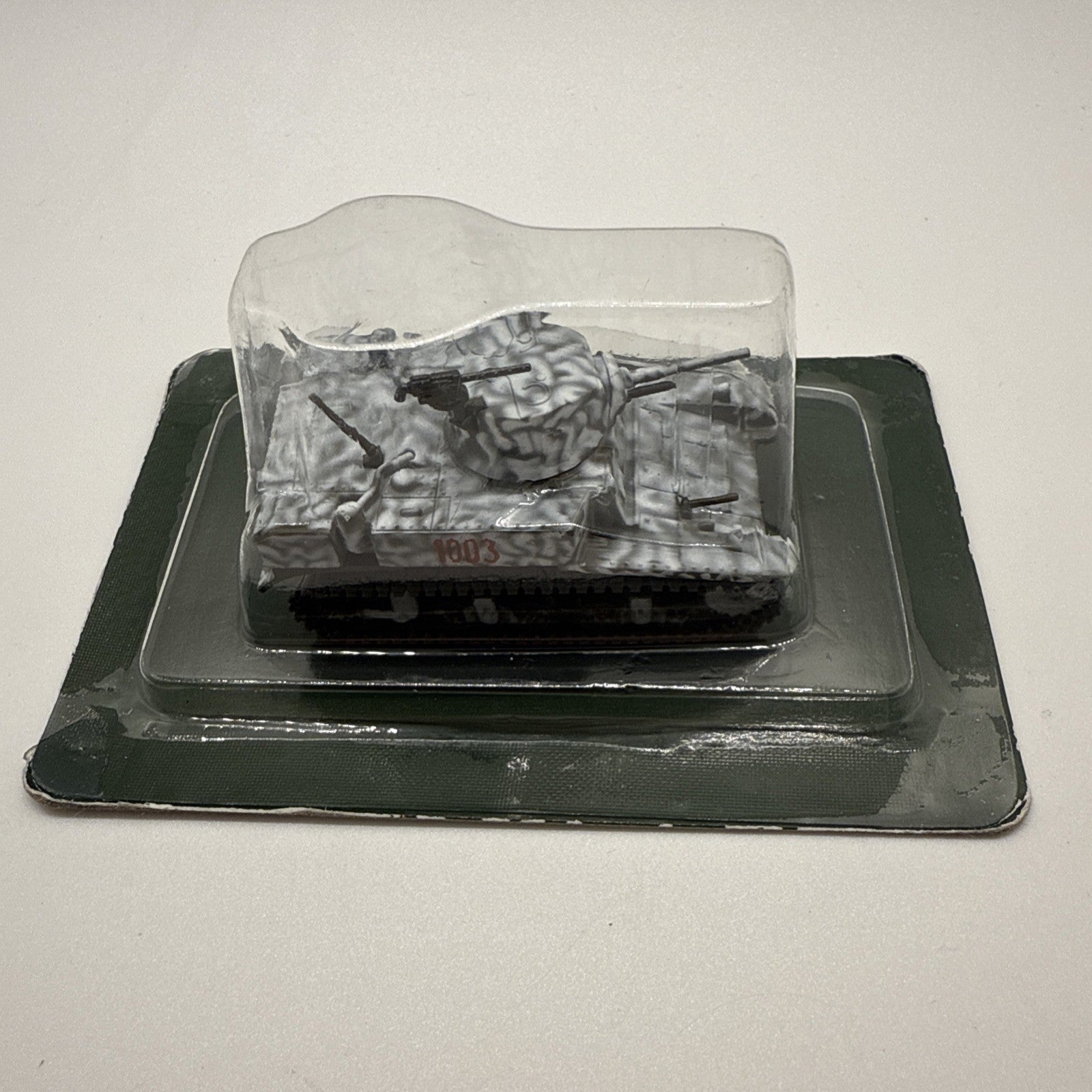 Eaglemoss M3A1 Stuart Light Tank – Russian Tanks Collection – Winter Camo – 1:72