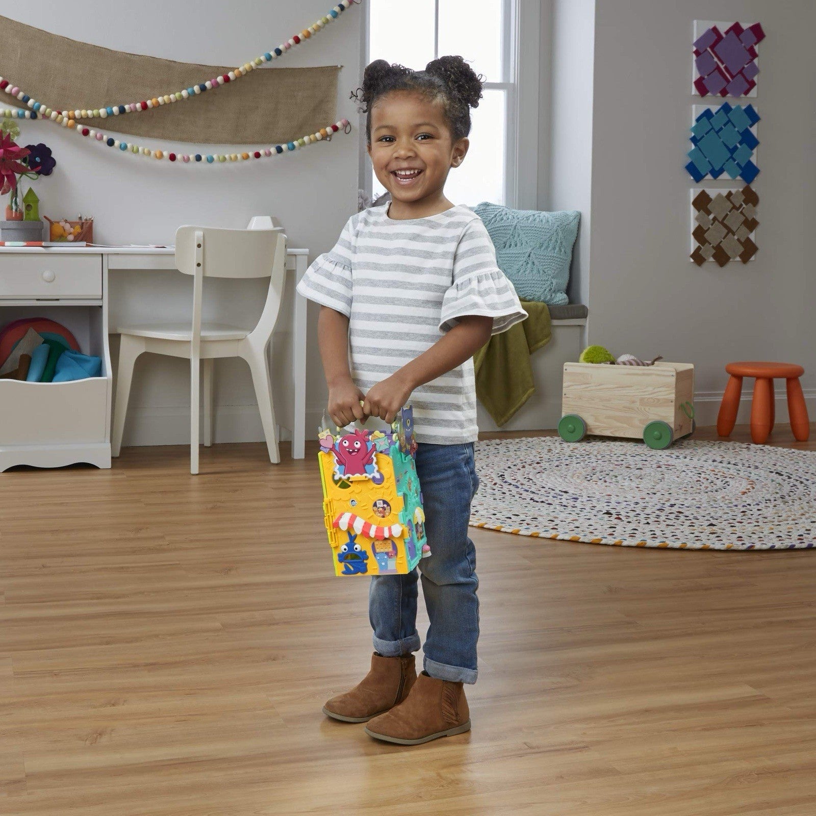 Hasbro UglyDolls Uglyville Unfolded Main Street Playset with Figures