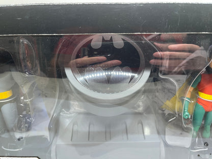 DC Collectibles Batman & Robin Light-Up Bat-Signal Figure Set
