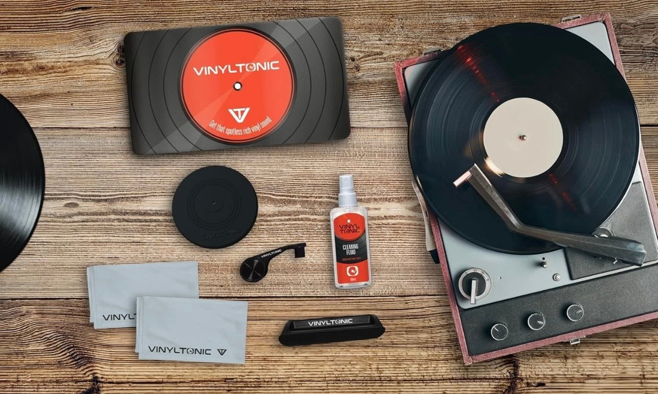 VinylTonic Vinyl Cleaning Kit VT19 100ml Fluid + Brush & Metal Tin